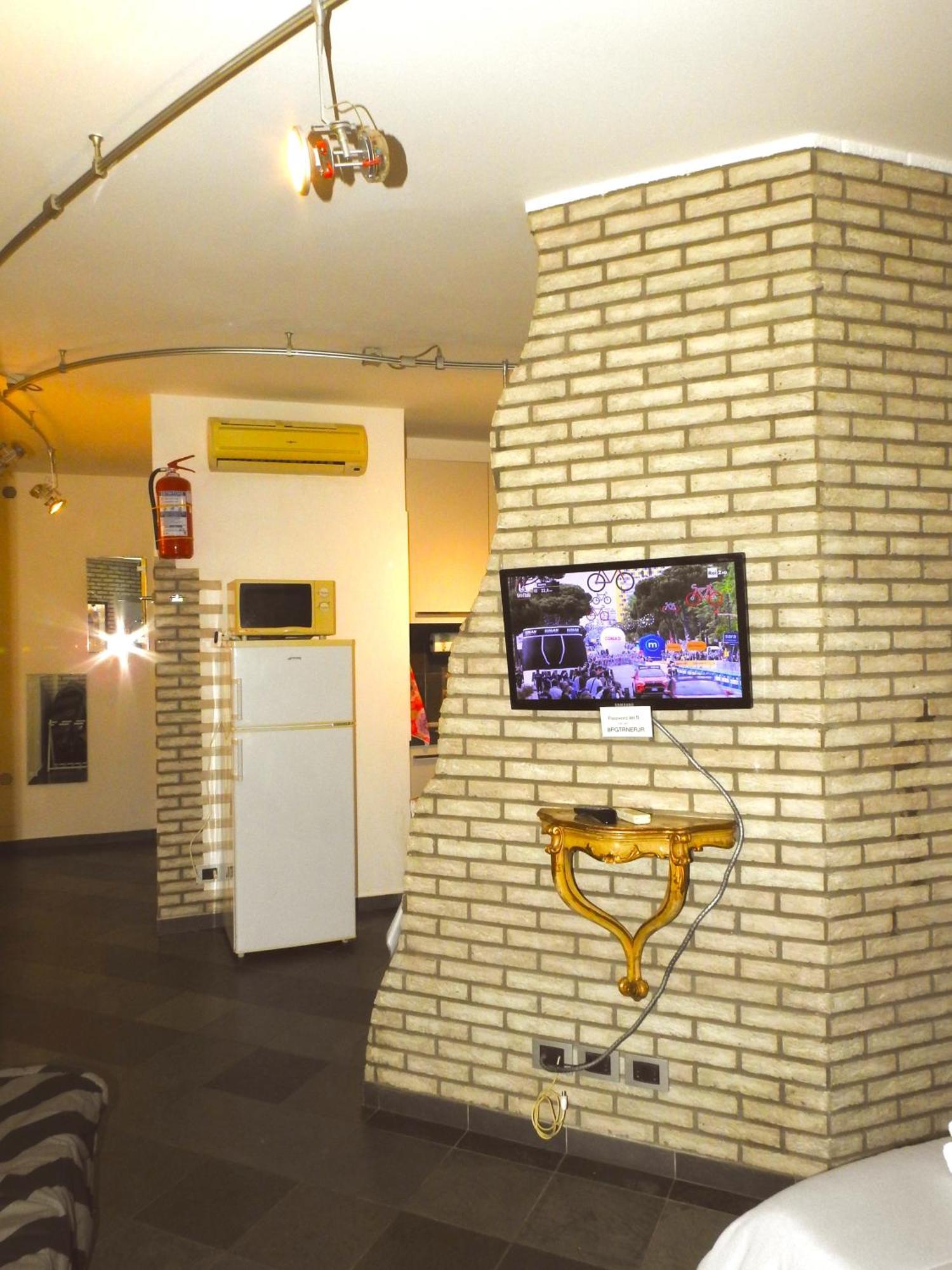 Dormire In Centro Trieste Studio Galleria 16 Exterior photo